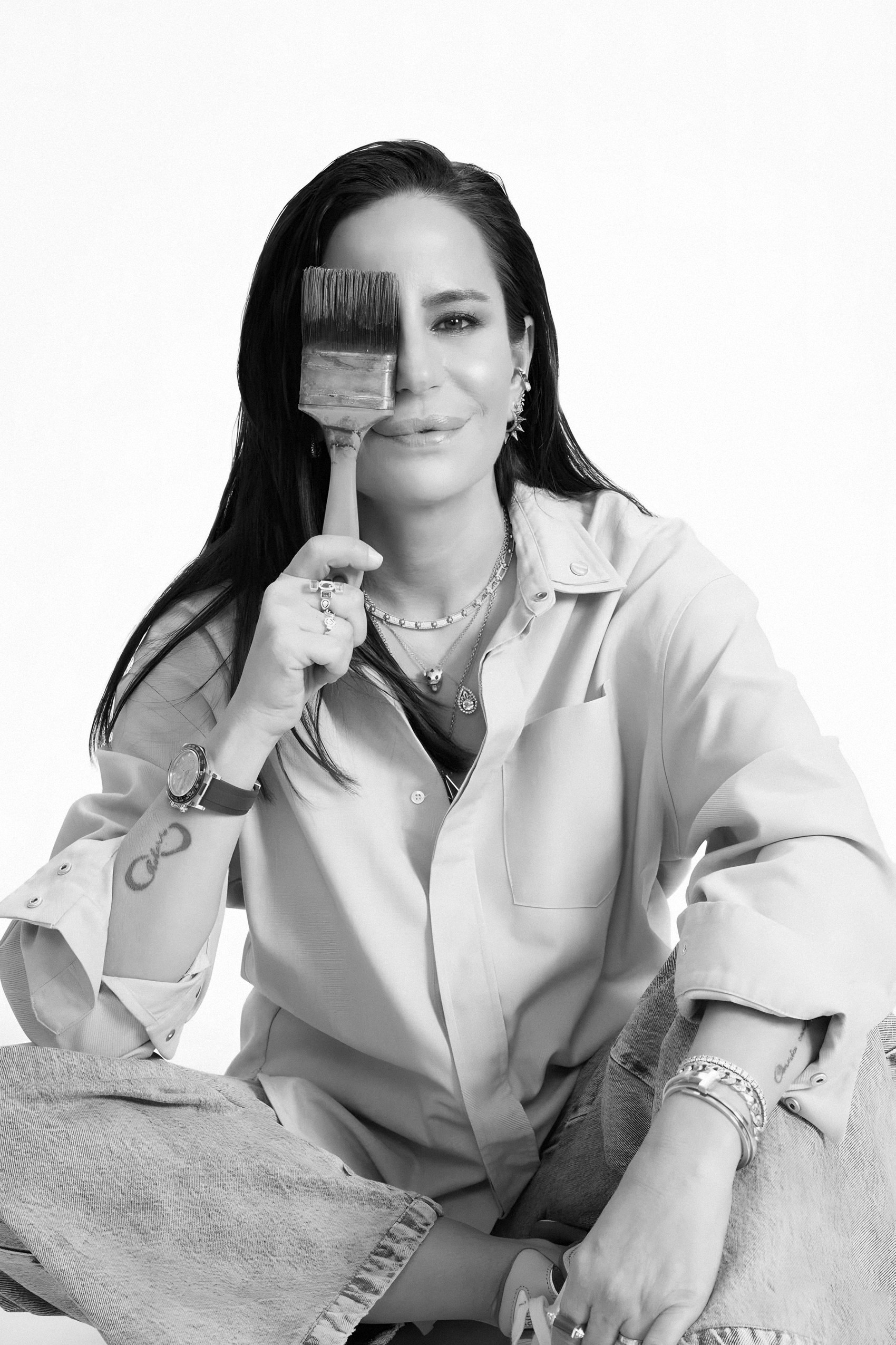 Melis Ragusin holding a paintbrush